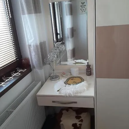 Bellerose Божурец